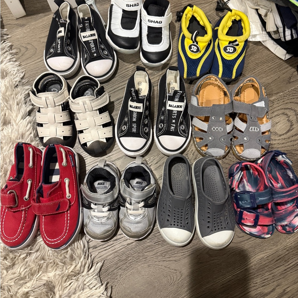 Random toddler shoes all 10 pair sold together